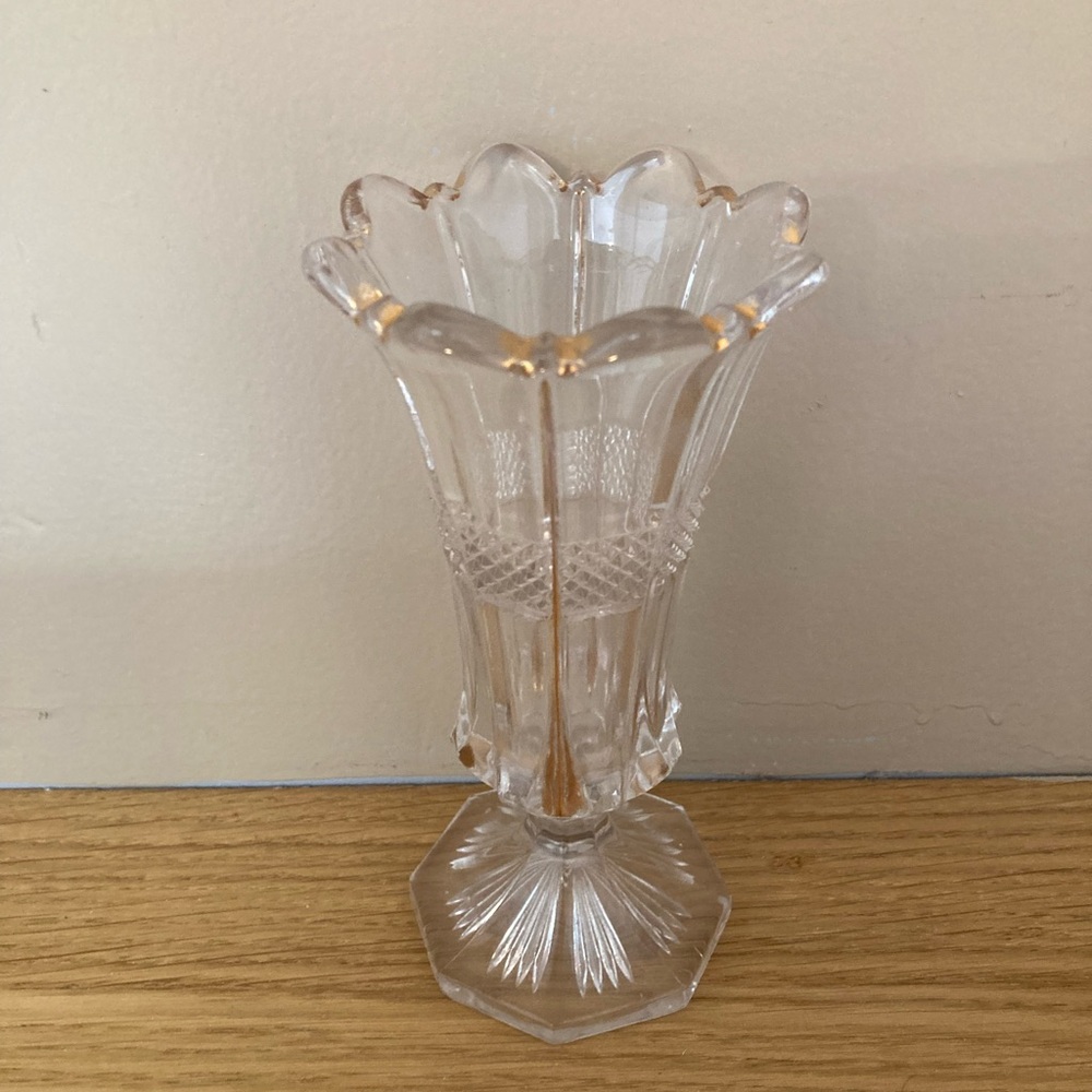 Elegant Clear Glass Vase with Gold Accents